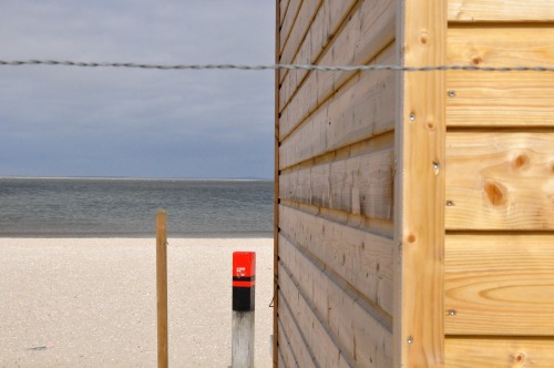 Wayfinding and Typographic Signs - beach-marker-texel