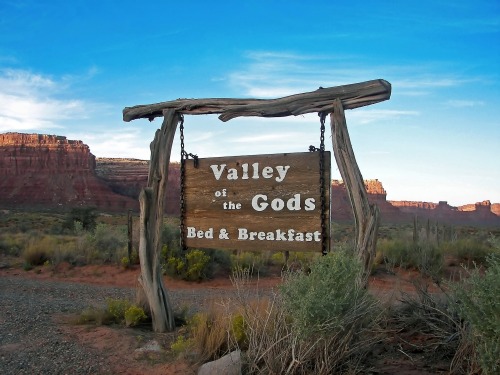 Wayfinding and Typographic Signs - valley-of-the-gods