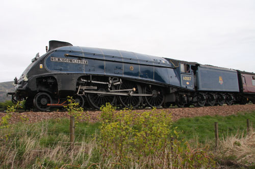 An Art Deco locomotive known to trainspotters as a Streak.