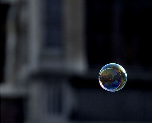 Mind-Blowing Photos - he floats a bubble in the air...