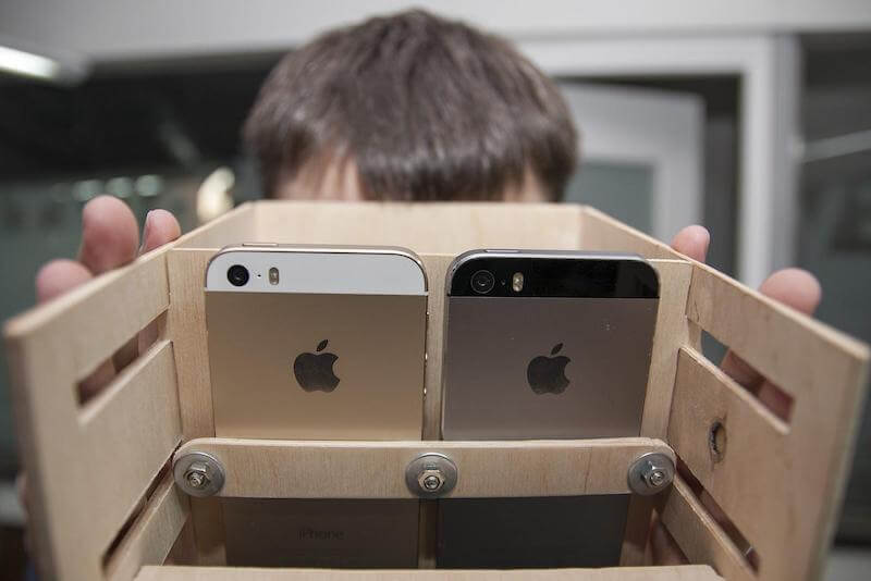 How To Shoot a 3D Video With Two iPhones.