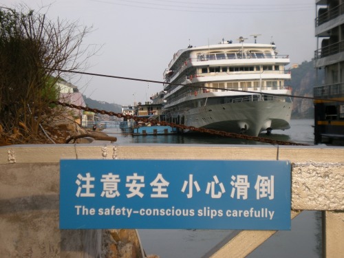 Wayfinding and Typographic Signs - safety-conscience