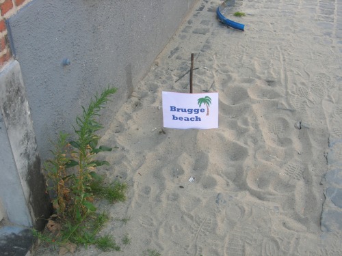 Wayfinding and Typographic Signs - brugge-beach